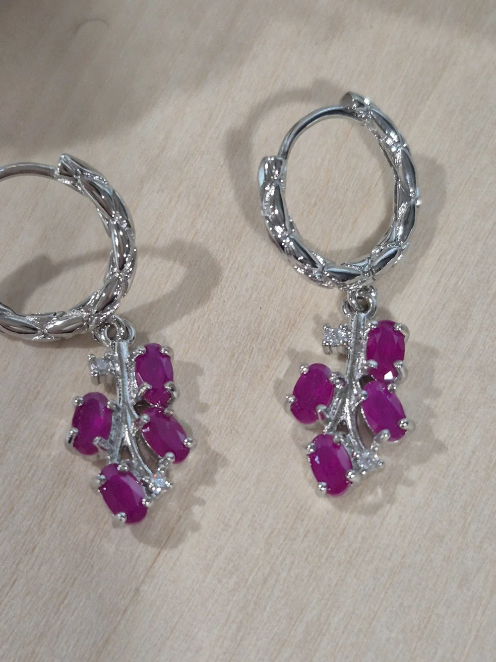 🎉🎉NEW🎉🎉 STUNNING!! SS Oval RUBY Hoop Dangle Earrings